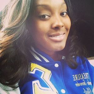 Meet your Posher, Yolanda